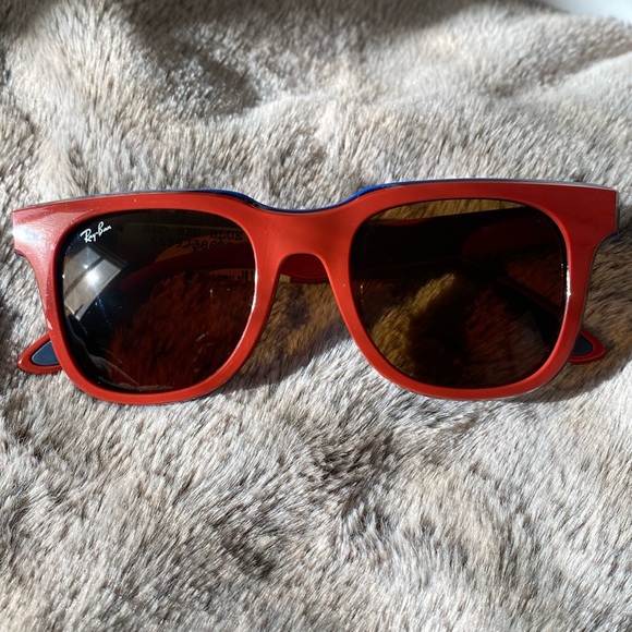 New - Ray Ban RB 4368 5522/73 51 21 150RED & BLUE